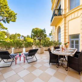 Luxury Historic Suite with Private Beach, Pool & Tennis near Monaco, hôtel à Roquebrune-Cap-Martin