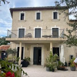 Ancienne distillerie rénovée avec piscine et terrasse