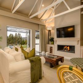 Luxury Jonker Retreat - Fireplace & Mountain Views