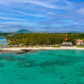 La Plage I Beachfront Villa on the Lagoon โรงแรมในCentre de Flacq