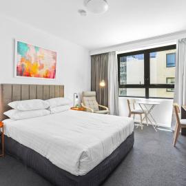 Modern Studio in Parramatta Pool AC Workspace