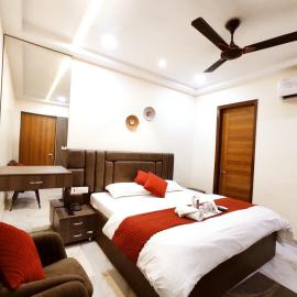 THE CUPID RESIDENCY - Smart & Deluxe Rooms - Corporates, Couples & Families Favorite