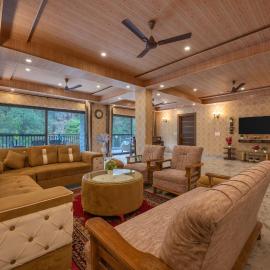 Staycation 2 Bedroom Premium House Kasauli by Splendid Retreat Hotels - Family Groups & Couples - Forest Treks - Living Room - Balcony - River View - Parking