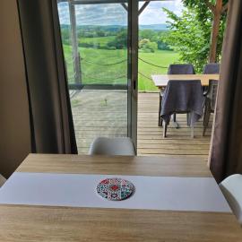 Les chalets du Causse Confort Climatisé, hotel en Gelle