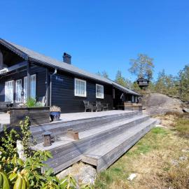 Cabin With Wildlife And Hiking Trails, Hotel in Mjåvatn