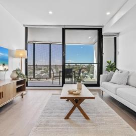 Stylish 2-Bed Unit with Views & Rooftop Access