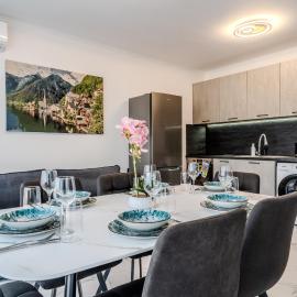 Sea View Luxury Apartments- Forest Retreat Luxury Suite, hotel i Ahtopol