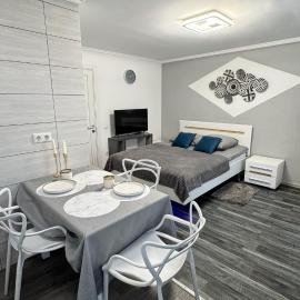 Lake & Park 3-Room Apartment, hotel i Ternopil