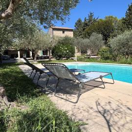 Provençal house with swimming pool and large garden