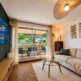 Plage des Sables blancs, Appartement raffiné avec terrasse, hotel em Douarnenez