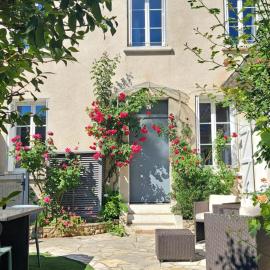 Maison clim jardin parking Tours centre 8 personnes 4 chambres