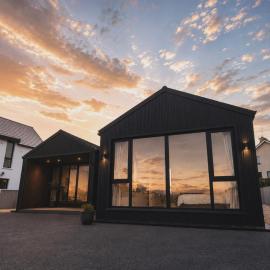 Luxury Deerpark Villa Iconic Rock Views & Outdoor Sauna sleeps 16 Guests