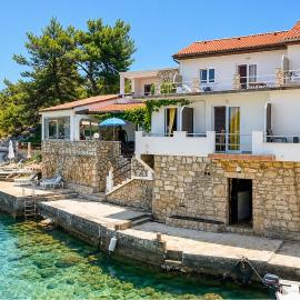 Beach Front Home In Zastrazisce