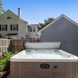 Hot Tub-Sauna-Cold Plunge - 5BR Brookside Retreat – hotel w mieście Kansas City