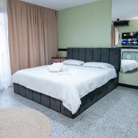Lara Studio Exercitiu, hotel a Piteşti