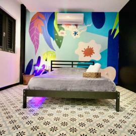 5.2 Loft • Lobby • Generator • Parking • 2nd Floor, хотел в Маягес