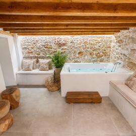 Casa Di Nonno-Jacuzzi Mountain View Stay in Lesvos, hotel in Agiásos