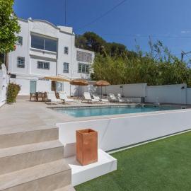 CASA CANYET con piscina a un paso de Barcelona y la playa, khách sạn ở Badalona