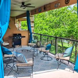 Direct Guadalupe River Access! Hill Country Condo, hotel in New Braunfels