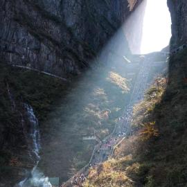 Sky Gate Guesthouse-English Speaking Hostess, Family friendly,2-minute walk to Entrance of Tianmen Mount ,Free pick up service,Book attraction tickets, Free Laundry,Private Tour