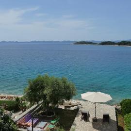 Big Family House with Beach Access, hotel v destinaci Ždrelac