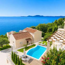 Villa Odysseus โรงแรมในAgní