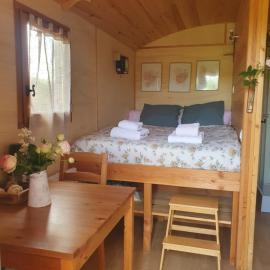 Roulotte bohème, hotel u gradu Chazelles