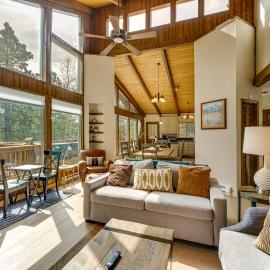 4 Mi to Angel Fire Resort: Retreat w/ Hot Tub, hotel di Angel Fire