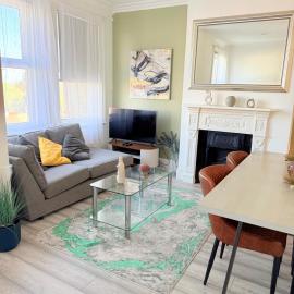 Viesnīca Large 3 bed 2 bath modern apartment pilsētā Finčlija