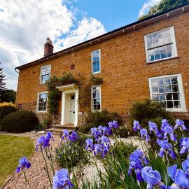 Luxury Country Cottage with Aga, Garden & Woodburning Stove, hotel din Badby