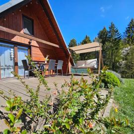 Útulná chatka pri Richňavských jazerách, hotel in Štiavnické Bane