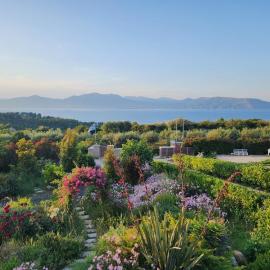 Villa Amfiario - Luxury & Breathtaking views under the Attica Sun!