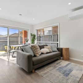1L1 ABNB Style Family 4BR With Secure Parking, Near To ED Square, hotel in Leppington