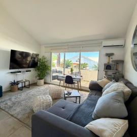 Rooftop T3 lumineux avec terrasse & parking, hotel em Marigot