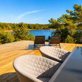 Modern Scandinavian cabin by the sea, calm, private setting, 50m to ocean, готель 