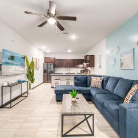 Coastal 2BR 2BA Home King Bed Smart TVs B