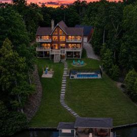 Ultimate LKA Retreat Boatdock Heated Pool Hottub, hotel in Mineral