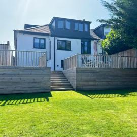 Luxury 3 Bed House in Giffnock. Big Garden Drive - Pass the Keys