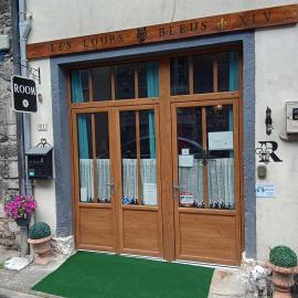 Room - Les loups bleus, hotell i Rossillon