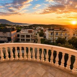 Charming Apartment with Sea View, hotel in Néa Seléfkeia