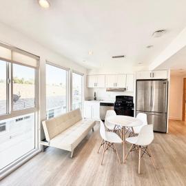 Stylish 4BR Near USC & Downtown LA, hotel in Los Angeles