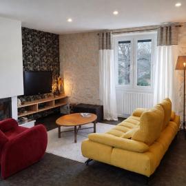 Duplex familial lumineux avec grande terrasse, hotel en Le Rouget