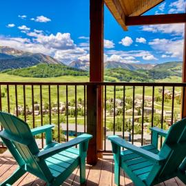 1 Bedroom Suit at Trailhead - Top Floor - Mountain Views, Hotel in Crested Butte
