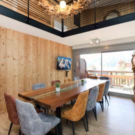 Spacieux et beau duplex au pied des pistes et centre station avec balcon