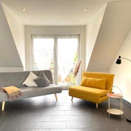 Midi-Maisonette mit kleiner Dachterrasse und Blick ins Grüne, hotel in Petersberg