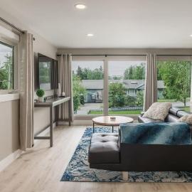 Beautiful 3 Bedroom Home steps from Parks and Trails
