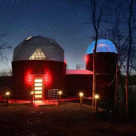 Stargazing Planetarium Treehouse Beaver Lake View, hotel u gradu Springdejl