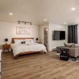 Downtown city studio - King bed