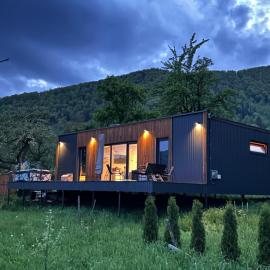 B-House, hotell sihtkohas Tyudov