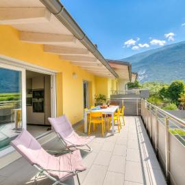 Mirabelle - Apartment with Terrace & Views - Happy Rentals